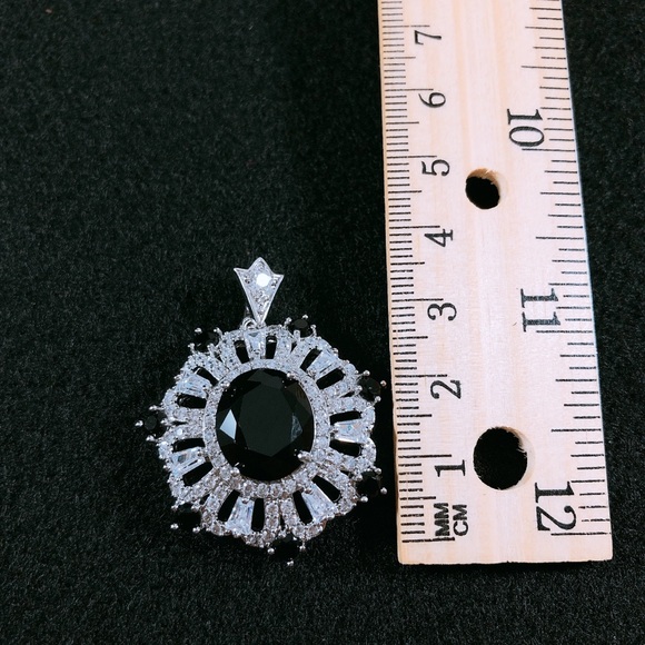 Pendant - Picture 2 of 2